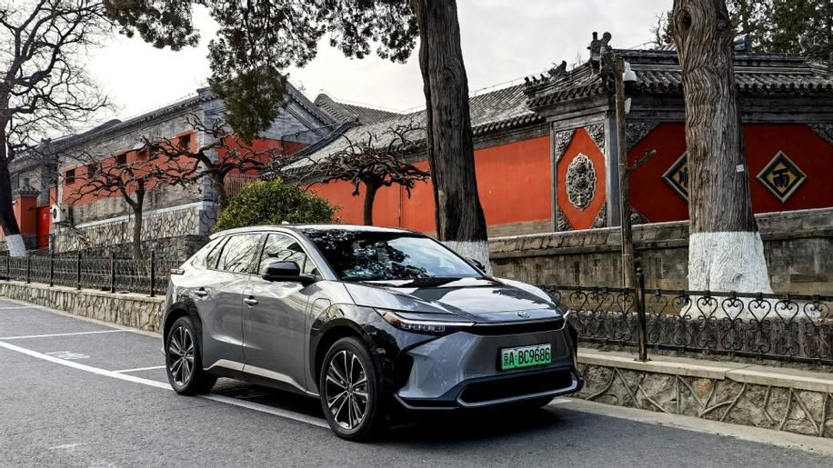 可以曬太陽充電的電動車，試駕黑科技選手廣汽本田bZ4X
