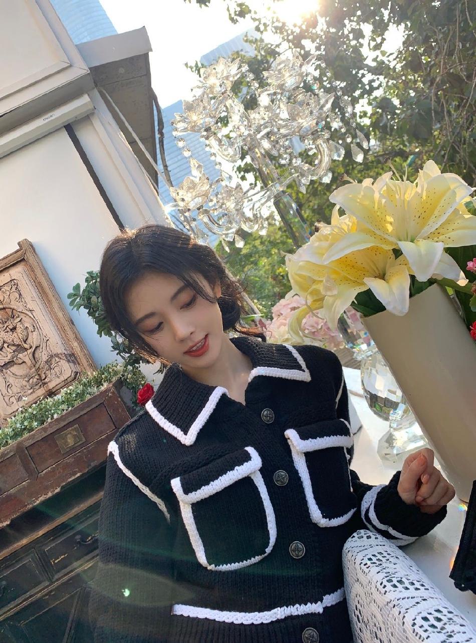 鞠婧禕日常美照曝光 嘟嘴賣萌俏皮可愛
