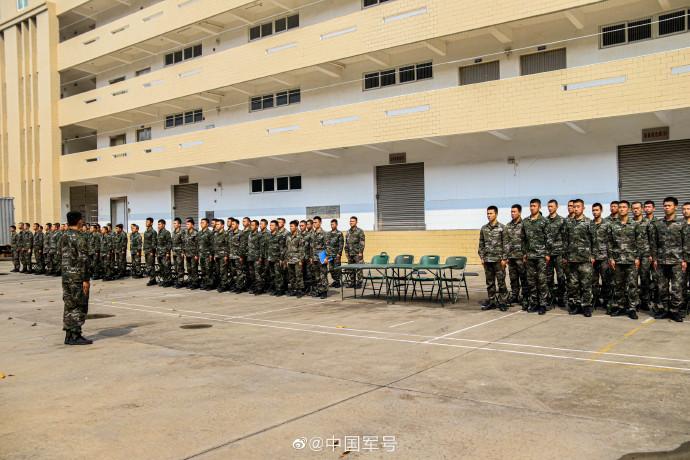殺氣騰騰！這羣新兵終於實現了功夫夢