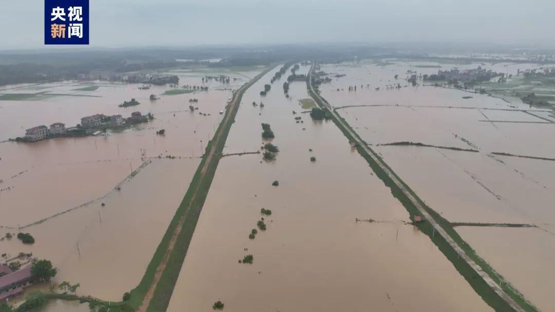 江西多地遭遇特大暴雨，子弟兵緊急馳援！
