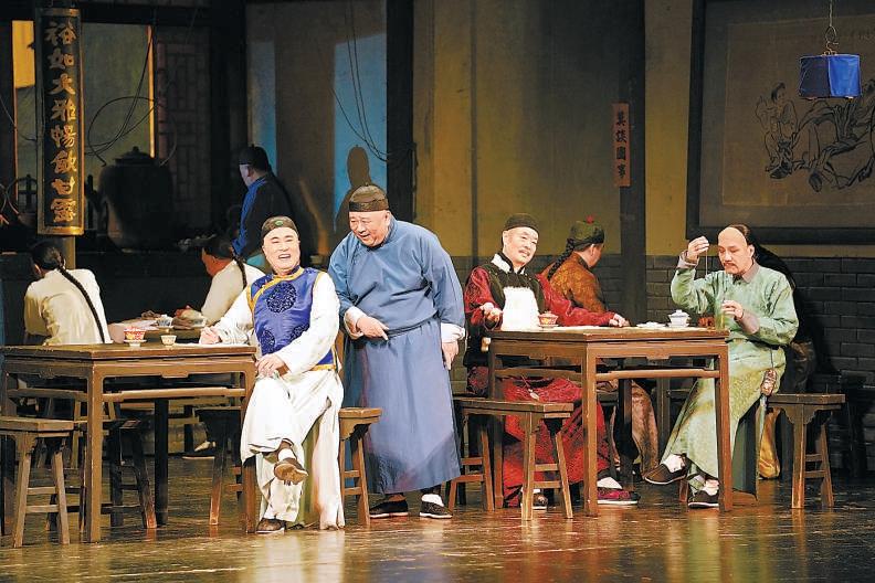 北京人藝《茶館》爲何常演不衰？衆主演解析看家大戲的幕後祕密