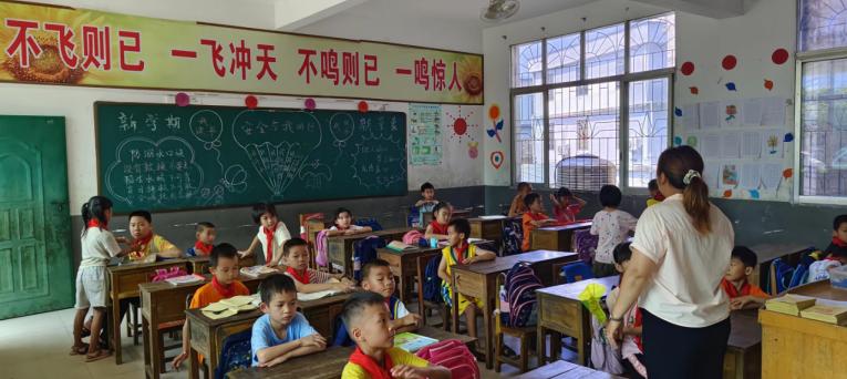 愛心助學，情暖“六一”丨博士有成對岑溪市大公小學捐資助學