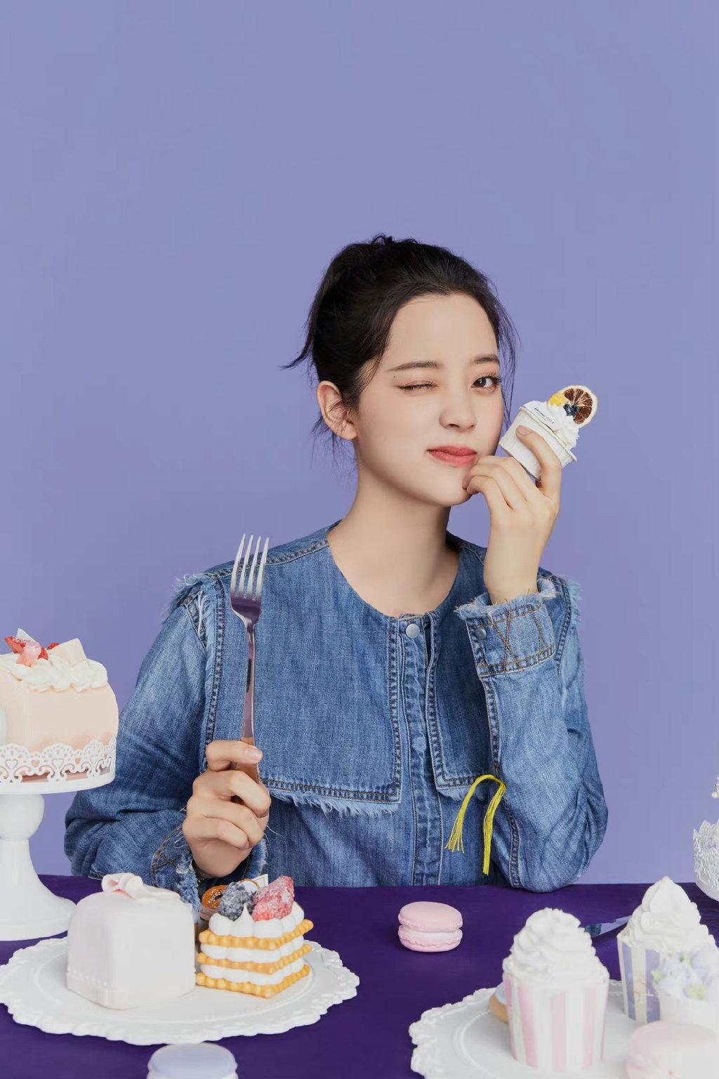 歐陽娜娜最新寫真釋出 對鏡wink青春可愛