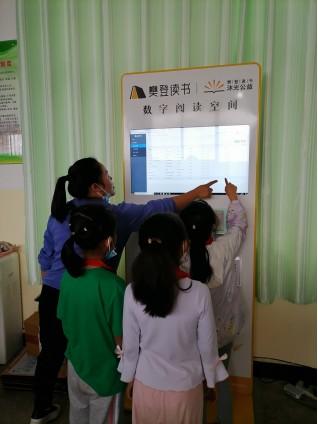 閱羣書即閱人生，樊登讀書“沐光公益”贈萬千好書，讓生活富有文字的溫度