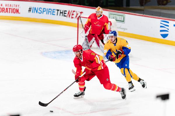 男子冰球世錦賽中國隊5:4勝烏克蘭隊迎來開門紅