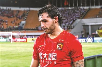 高拉特“平靜”退役 中國足球難以平靜