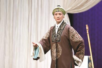 執着老旦行當30年，侯宇京劇唱片亮相上海
