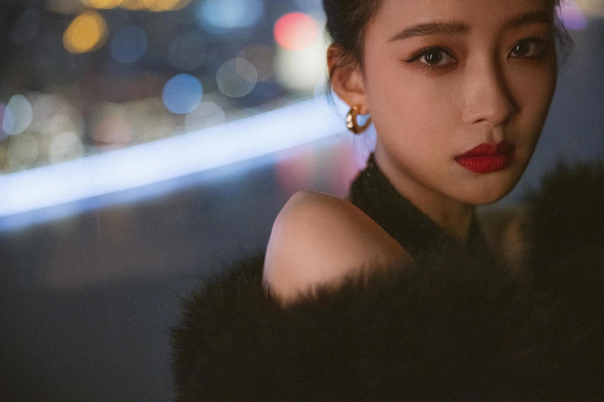 孫怡穿黑色露肩禮服 妝容精緻氣質滿分