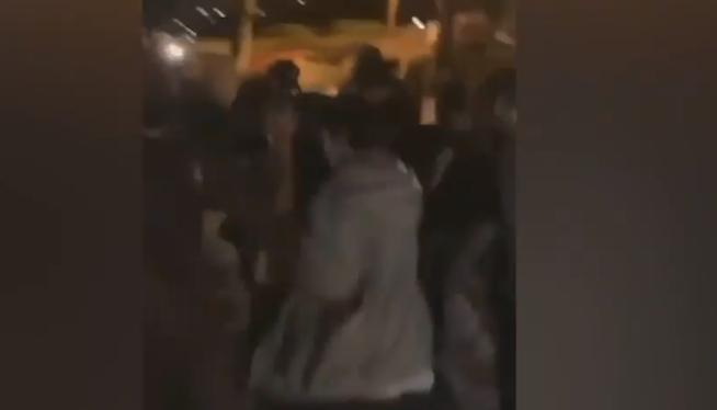 3名美海軍陸戰隊員被40名青少年羣毆 遭拳打腳踢倒地不起