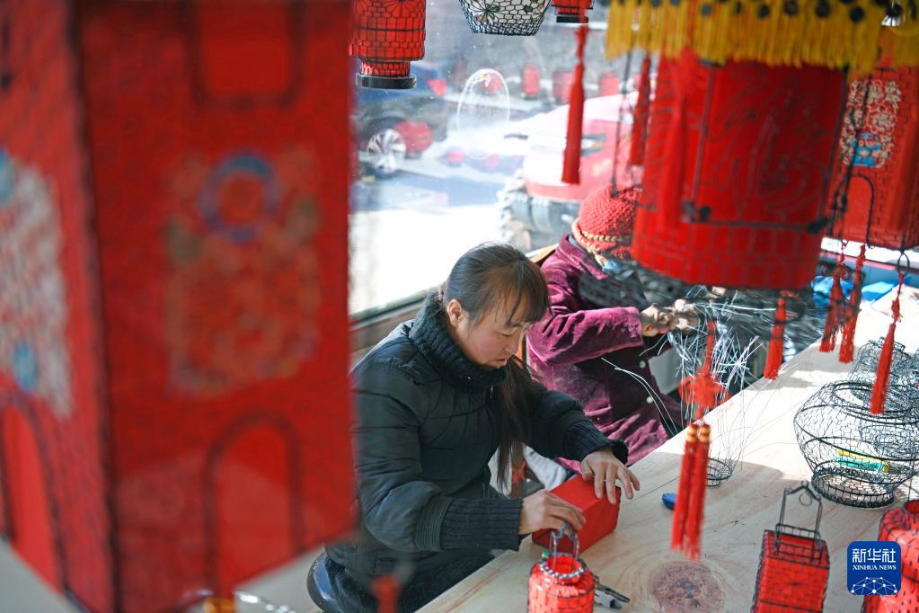 河北豐寧：製作非遺鐵藝燈籠迎新春