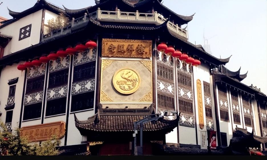 老鳳祥發佈2022業績快報 全年淨增664家新店