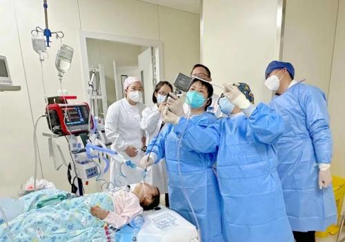 纖支鏡技術治癒3歲女童瓜子卡喉