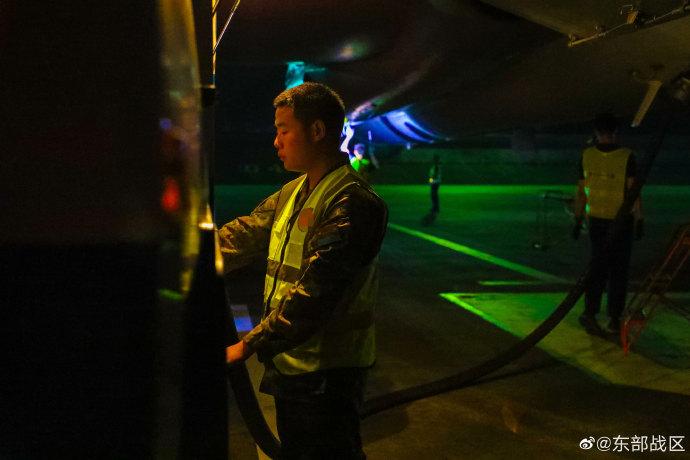 東部戰區空軍某場站組織轟炸機跨晝夜飛行保障演練