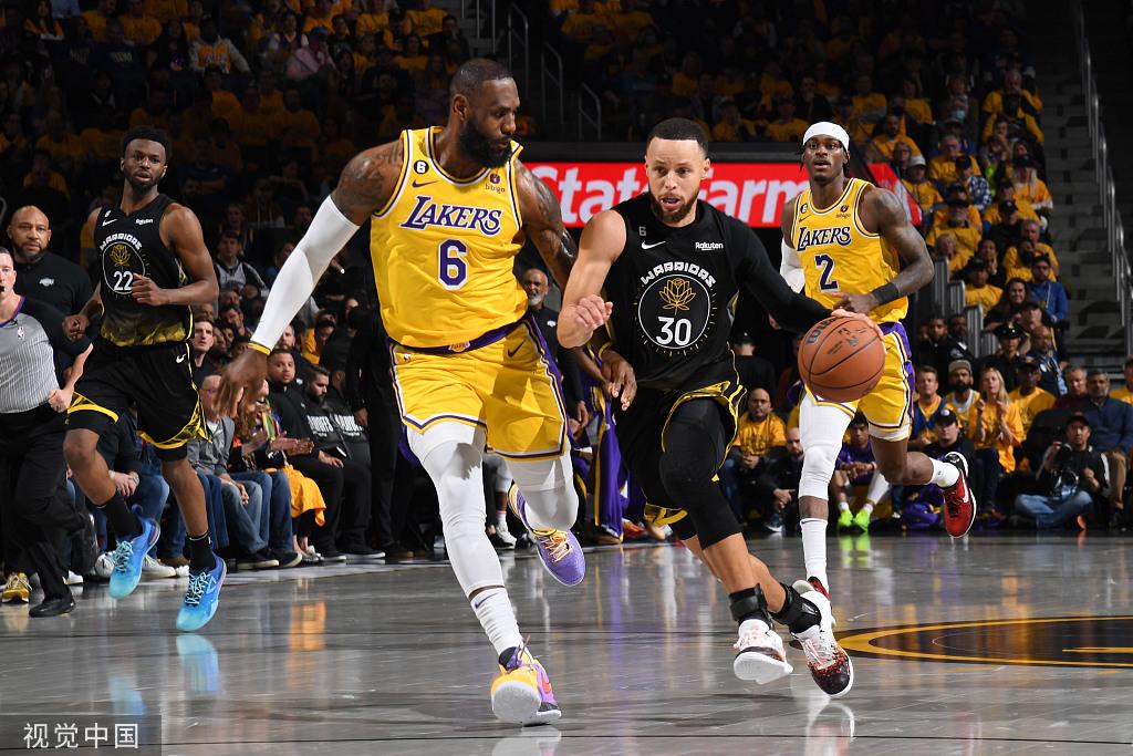 “湖勇對決”第一戰：勇士的三分雨，澆不滅濃眉的內線統治力