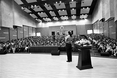 警惕伸向孩子的那隻看不見的“手”