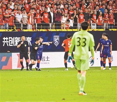 判罰爭議頻發或加速足協重聘洋哨