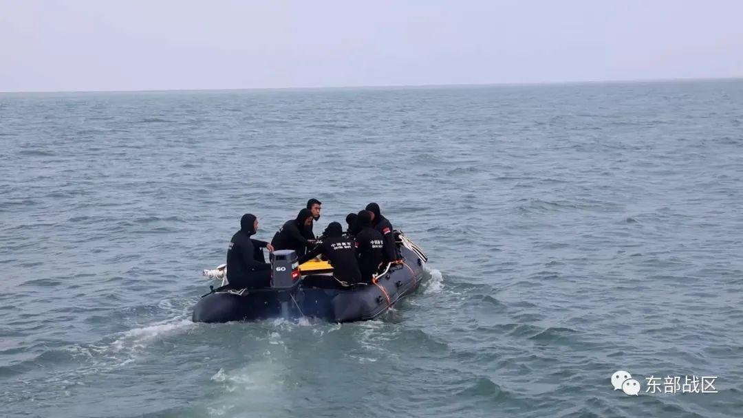 東海海域，反水雷蛙人與防救潛水員聯合出擊！