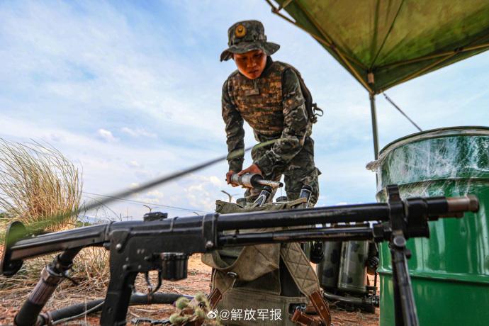 “炎”值爆表，多角度直擊噴火器實噴考覈現場