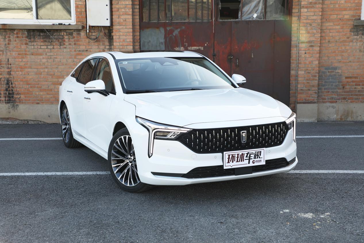 定位年輕家用車，新車售價10.59萬起，體驗一汽奔騰B70