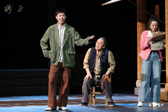 當年輕脫口秀演員登上戲劇舞臺