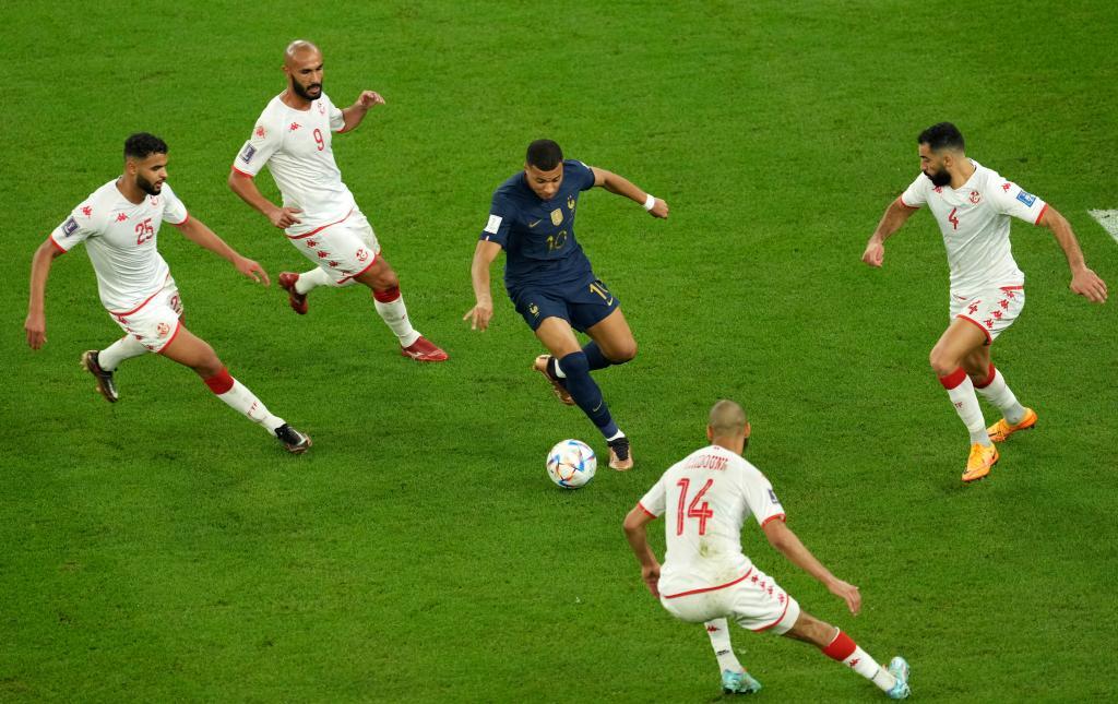 卡塔爾世界盃 | 昂首告別世界盃！突尼斯隊爆冷擊敗法國隊仍無緣小組出線