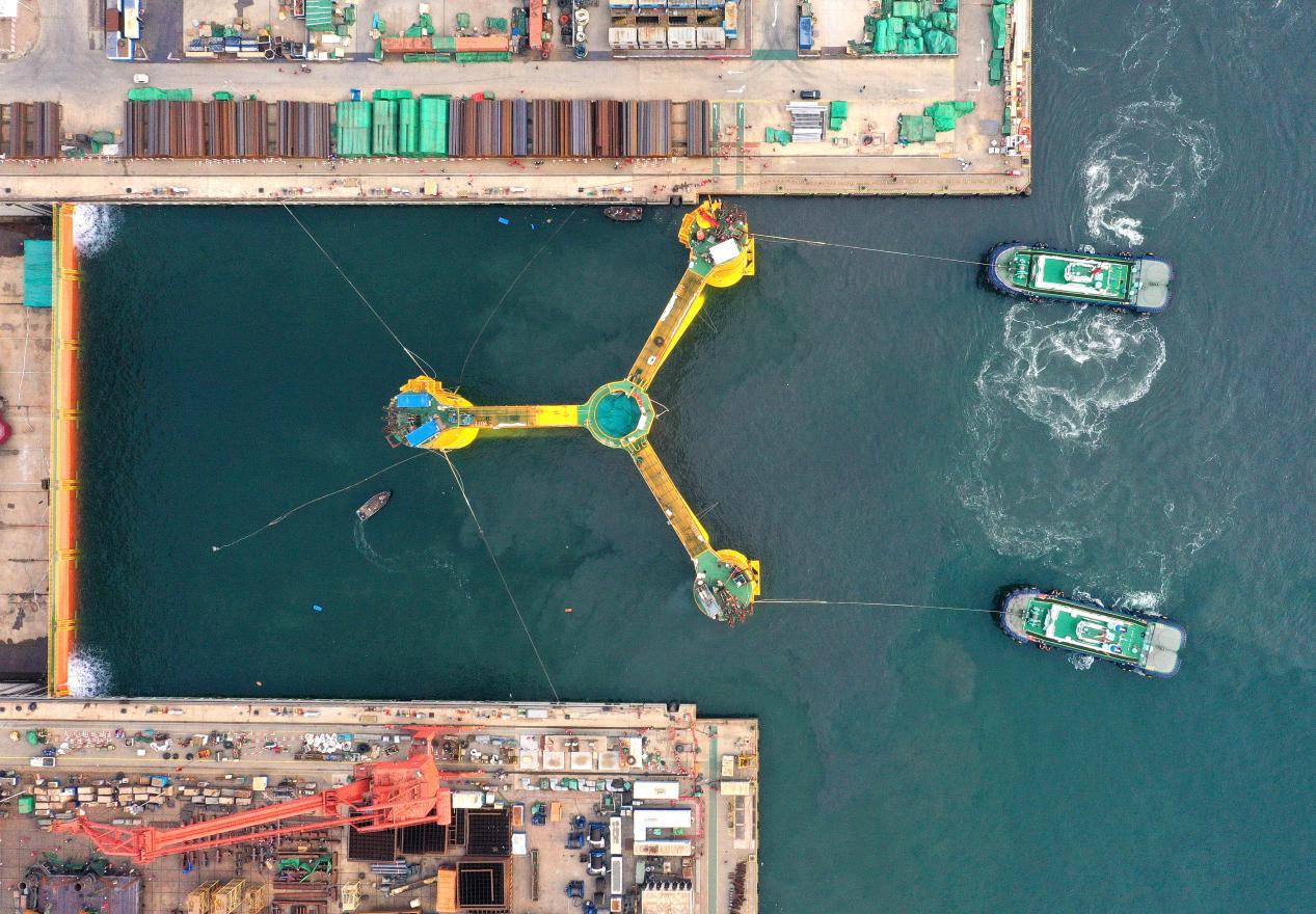 離岸136千米，水深120米！我國首座深遠海浮式風電平臺出海