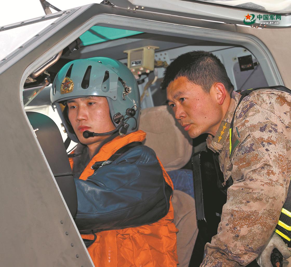 第72集團軍某陸航旅開展多機型多彈種海上實彈射擊訓練