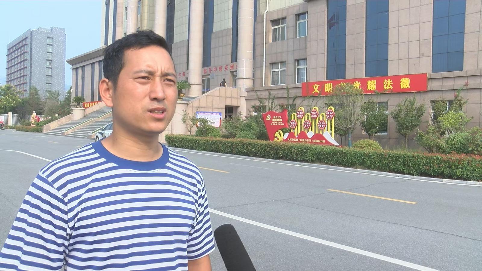 確山縣法院工作人員康振，勇救落水兒童