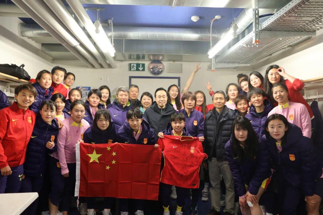 中國駐瑞士使領館爲中國女足加油