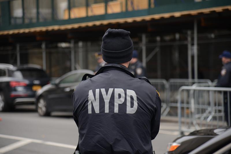 紐約禁市民公共場所飲酒：警方去年開萬張罰單 成“創收”主要方式