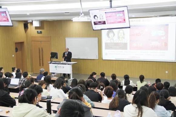 鄭樹森院士走進大學課堂：要用最好的技術去挽救患者