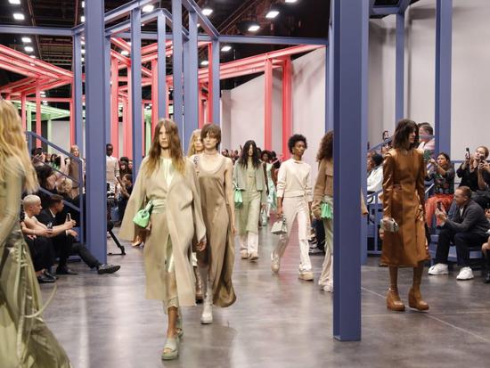 FENDI 2023春夏女裝的折衷主義