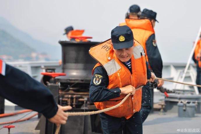 多型艦艇亮劍！直擊東部戰區練兵備戰現場