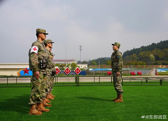 東部戰區空軍某場站開展實戰化戰傷救護應急演練