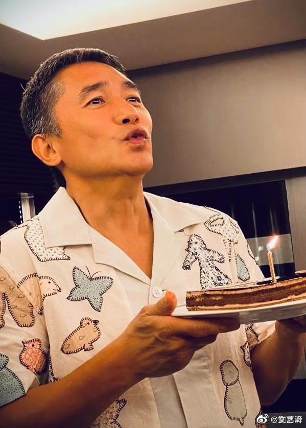 劉嘉玲爲梁朝偉慶61歲生日