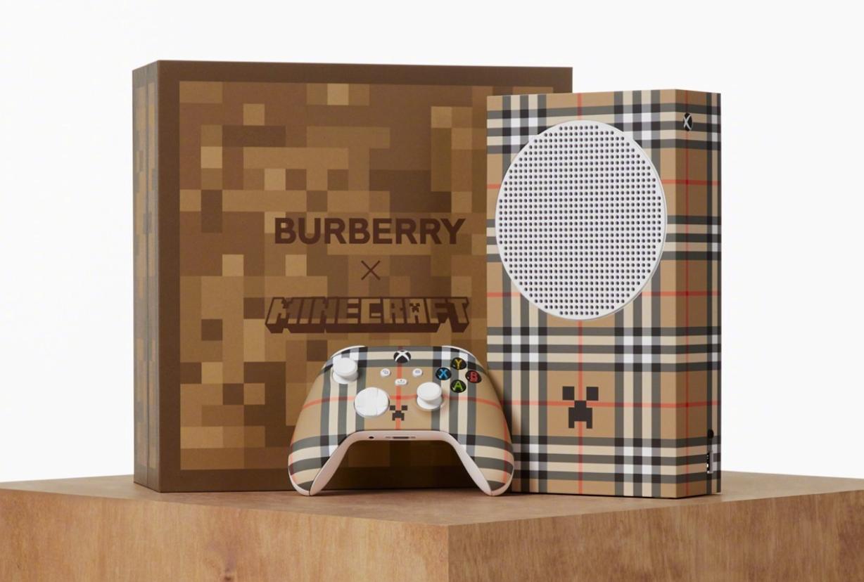 Burberry x Xbox聯名發佈遊戲機
