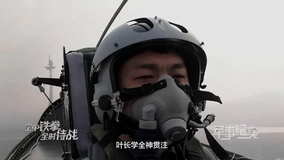 返航時突遇暴雨！飛行員回憶着陸驚險瞬間……