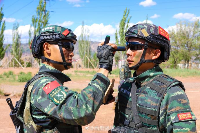 武警官兵圍繞多個課目開展應急處突訓練！