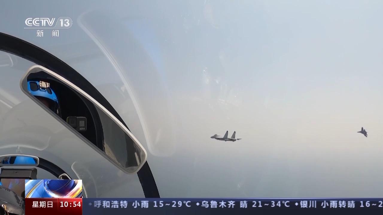 俯衝、瞄準、攻擊！海軍進行高強度海上實彈攻擊訓練