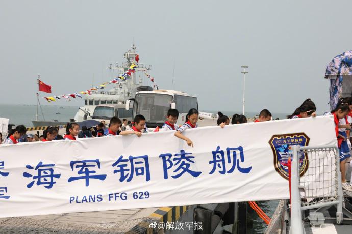 登戰艦、學旗語，這樣的軍營開放日真過癮！