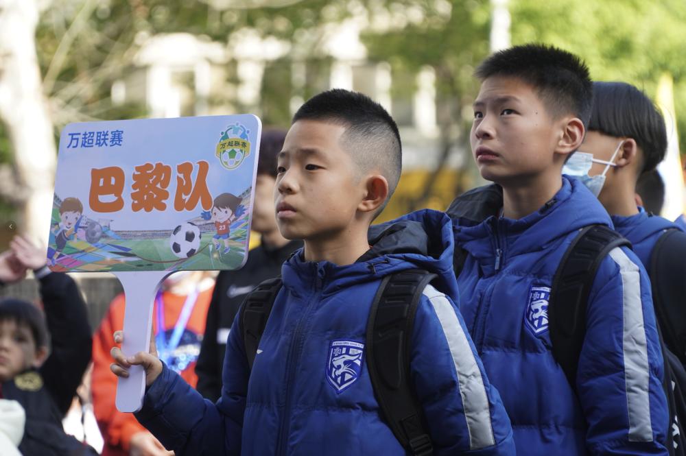 一所小學辦起28支隊的超級聯賽：從這些細節看校園足球的希望