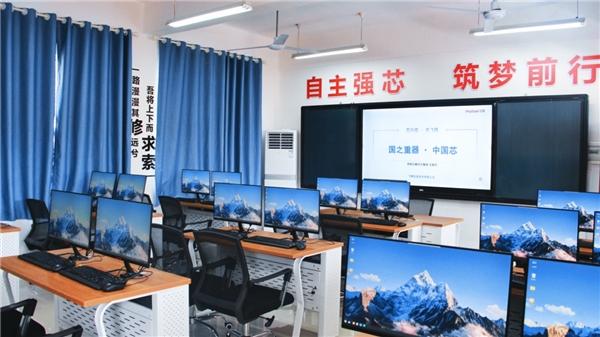 紅色傳承！飛騰-雙沙鎮中心小學校國產信創教室正式揭牌