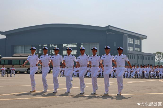 東部戰區海軍航空兵某部組織2023年度隊列會操評比