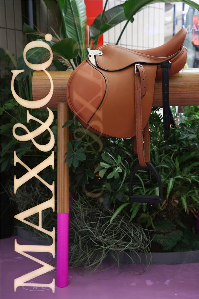 MAX&Co.秋冬Pony Ride精選系列登錄上海 譚松韻助陣展露出酷颯女孩一面