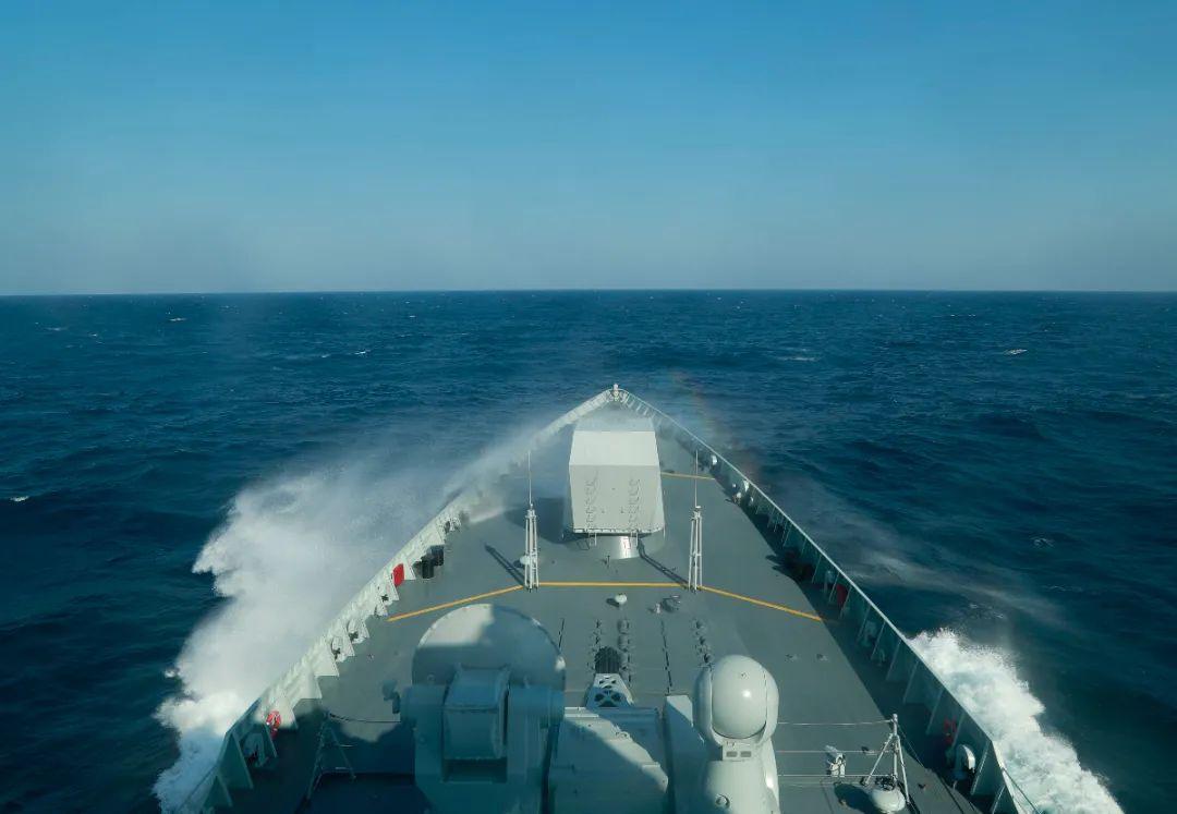 第16屆蘭卡威國際海事和航空展舉行開幕式，中國海軍湛江艦抵達指定海域完成參展集結