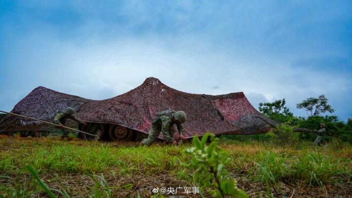 滿屏熱浪！直擊車載火炮實彈射擊考覈