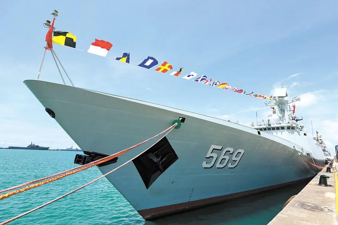 第13屆亞洲國際海事防務展在新加坡開幕 中國海軍玉林艦和赤壁艦參展