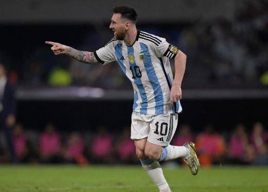 熱身賽梅西17分鐘上演帽子戲法，國家隊生涯進球破百