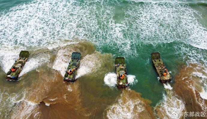 直擊東部戰區練兵備戰現場 陸地猛虎變身海上蛟龍