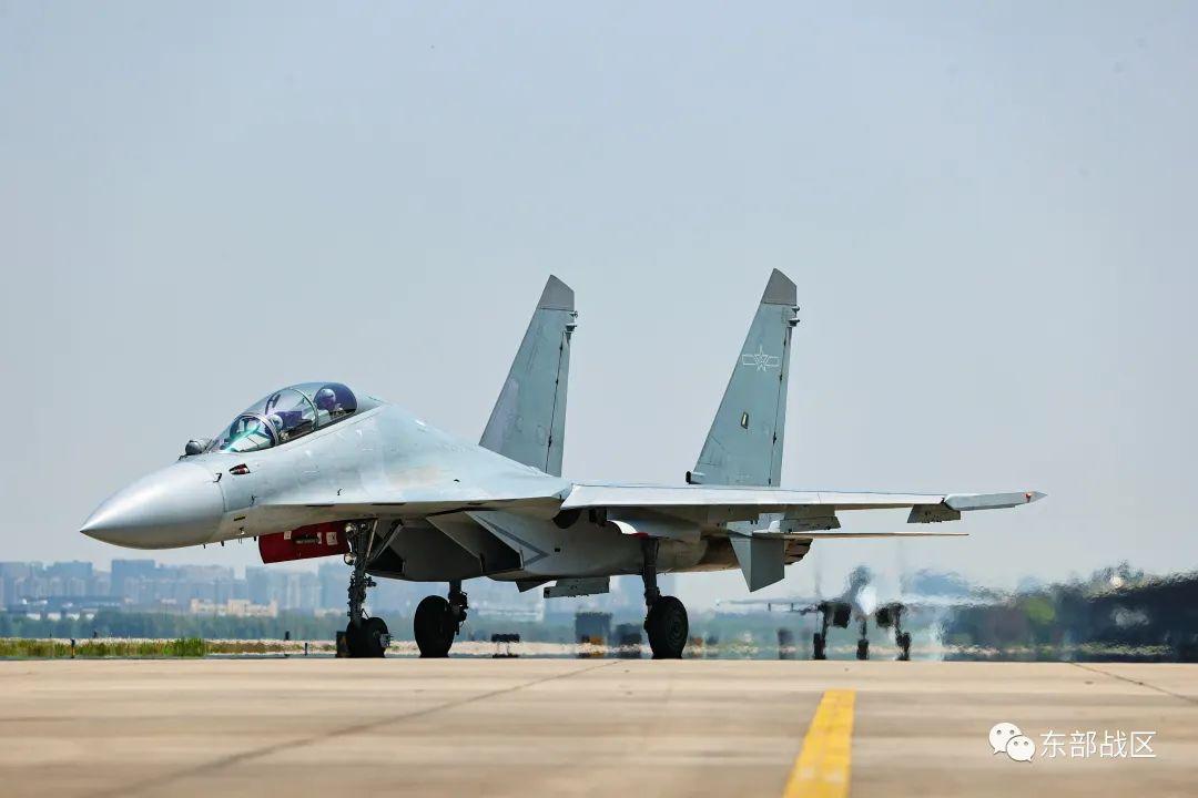 東部戰區空軍航空兵某旅開展高強度、大場次飛行訓練